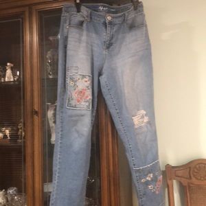STYLE&CO Patched BOYFRIEND JEANS SIZE12